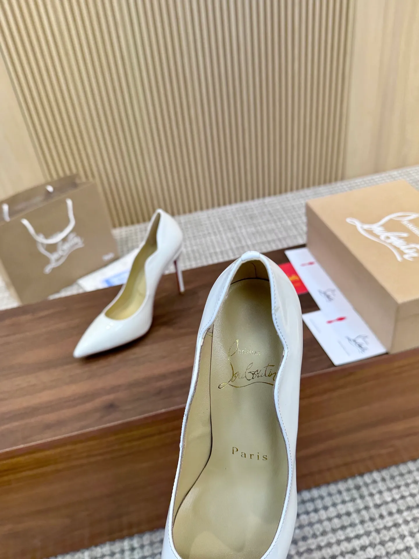 👟👟Ex-factory price 440 👟👟 Genuine leather sole +40 shipped all year round 💝Christian Louboutin CL👠 "Imported cow patent leather💎 series" noble and luxurious, real blingbling👟👟 real materials, all customized by the pattern maker, and the materials are made of original customized materials, achieving the taste of the original 5 color options💍 Upper: imported 👉cow patent leather💪 lining: sheepskin foot pad/lining code number: 34-40.41.42 heel height: two options: 10.5cm and 8.5cm